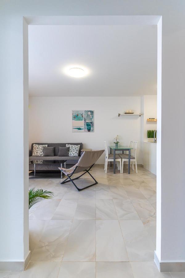 Modern 2-Bedroom Apartment With Stunning View 阿德耶 外观 照片