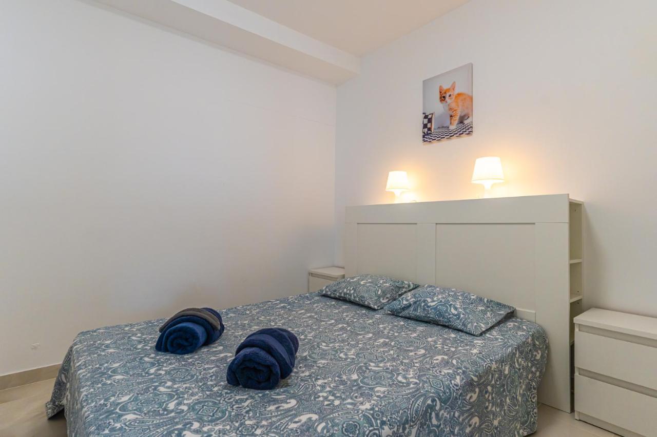 Modern 2-Bedroom Apartment With Stunning View 阿德耶 外观 照片